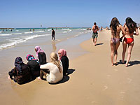 Суд отменил запрет на ношение буркини на пляжах Канн