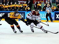 Хоккей: немцы победили сборную Латвии и завоевали путевку на олимпиаду