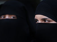 СМИ: на объектах "Исламского государства" женщинам запрещено появляться в бурке