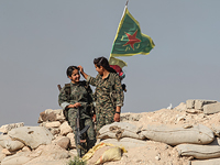 Девушки из курдских "Отрядов народной самообороны"