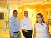 Хеми Перес (в центре) в больнице "Шиба". 13 сентября 2016 года
