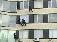 "Освобождение заложников" в посольстве Израиля в Риге