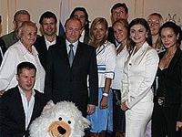 Владимир Путин во время встречи со спортсменами в 2007 году
