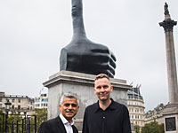 Культовый британский художник-новатор Дэвид Шригли и мэр Лондона Садик Хан 