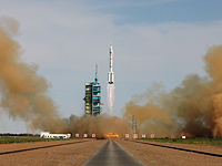 Китай осуществил успешный запуск космического корабля "Шэньчжоу-11"