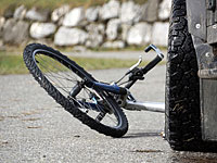 В Ришон ле-Ционе автомобиль сбил велосипедиста, пострадавший в тяжелом состоянии