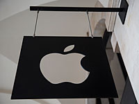Apple предупреждает: 90% "яблочных" аксессуаров на Amazon.com - подделки