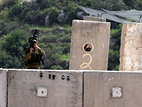 Солдаты отогнали арабов от забора поселения Бейт-Эль