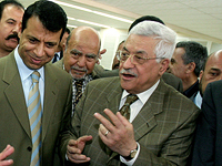 Мухаммад Дахлан и Махмуд Аббас в Газе. 2006 год