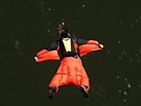 Российский бейсджампер установил рекорд, прыгнув с высоты 7700 метров