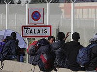 Из лагеря "Джунгли" в Кале эвакуируют детей