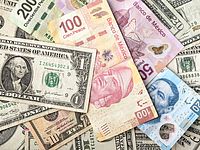 Рухнул курс мексиканского песо по отношению к доллару
