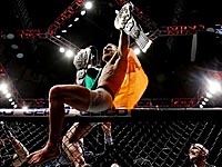 UFC 205: в главном поединке Конор Макгрегор победил нокаутом