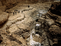 В ущелье Рахав, к западу от Мертвого моря (иллюстрация)