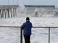 Волна цунами, вызванного землетрясением магнитудой 6,9, достигла побережья Японии