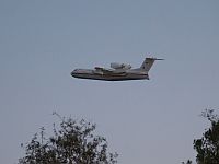 Российский "Бе-200" во время тушения пожара в районе Натаф, под Иерусалимом. 25 ноября 2016 года