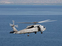  Патрульный катер КСИР взял на прицел американский вертолет