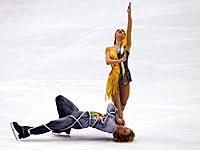 Марина Анисина стала олимпийской чемпионкой в 2002 году, в паре с французом Гвендалем Пейзера