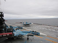 Су-33 во время посадки на авианесущий крейсер  "Адмирал Кузнецов" 