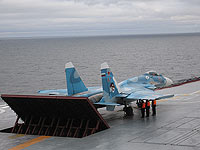 Су-33 на палубе авианесущего крейсера "Адмирал Кузнецов" 