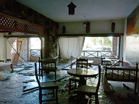 После теракта в отеле Paradise в Момбасу. Ноябрь 2002 года
