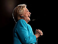 Один день до выборов в США: Клинтон продолжает лидировать с небольшим отрывом