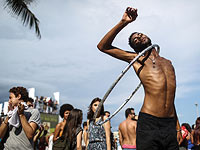 Парад секс-меньшинств на побережье в Рио