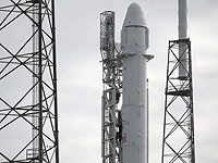 Корабль Dragon с ракетой-носителем Falcon-9 компании SpaceX 