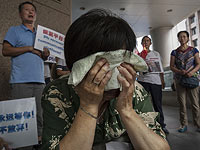 Родственники пассажиров рейса MH370 в Пекине, Китай. Август 2015 года