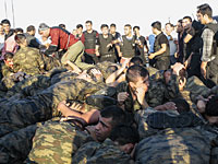В Турции выданы ордера на арест 243 военнослужащих, подозреваемых в причастности к путчу
