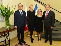 Премьер-министр Биньямин Нетаниягу и его супруга Сара Нетаниягу приняли в своей резиденции в Иерусалиме президента Польши Анджея Дуду и его супругу Агату Корнхаузер-Дуду. 18 января 2017 г.