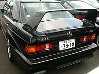 Mercedes-Benz 190E 1990 года выпуска продан на аукционе в США по цене суперкара
