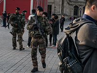 Стрельба около Лувра, военнослужащие открыли  огонь по нападавшему