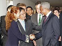 Элиан Карп, Алехандро Толедо и Кофи Аннан, 2004 год