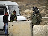 На блокпосту под Хевроном палестинский автомобиль едва не сбил солдат