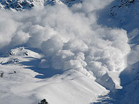 Во французских Альпах лавина накрыла 9 человек, есть погибшие