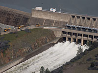 Дни страха в Калифорнии: плотина на озере Оровилл выдержала напор воды. Фоторепортаж