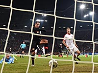 Беллараби забил 50000-й гол Бундеслиги. "Аптекари" победили в Аугсбурге