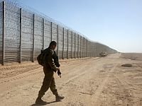 Строящийся забор на границе с Иорданией