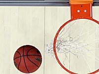 Баскетболист российского клуба забросил мяч почти от своего кольца