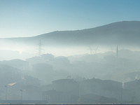 Причиной крушения могли стать сложные погодные условия: утром в районе Стамбула был плотный туман