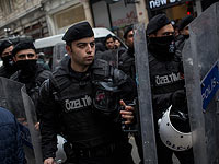  Турецкая полиция у Нидерландского консульства в Стамбуле. 11 марта 2017 года 