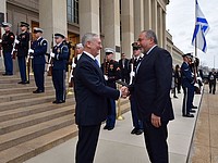 Авигдор Либерман встретился в Вашингтоне с главой Пентагона Джеймсом Мэттисом. 7 марта 2017 г.