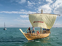 В Хайфе спущена на воду реплика древнего финикийского судна, царившего на Средиземноморье 