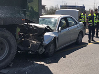 Тяжелое ДТП возле Ашдода: легковой автомобиль столкнулся с грузовиком