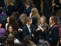 Пять тысяч британских школьников эвакуированы из-за сообщений о бомбе  