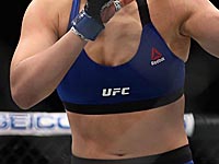 Первая спортсменка с силиконовыми имплантатами  груди проиграла дебютный бой в UFC