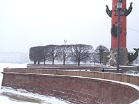Санкт-Петербург засыпало снегом
