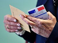 Выборы во Франции: во второй тур с минимальным преимуществом вышли Макрон и Ле Пен
