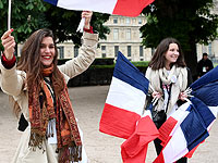 Франция празднует победу Макрона. Фоторепортаж
